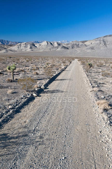 Leere Wüstenstraße im Death Valley — Stockfoto