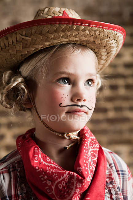 Giovane ragazza vestita da cowgirl — Foto stock