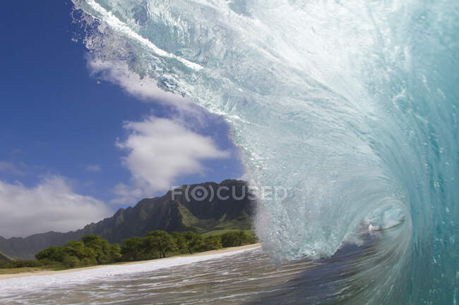 Wave is a small, long exposure of the waves of the atlantic ocean with the sky — Stock Photo