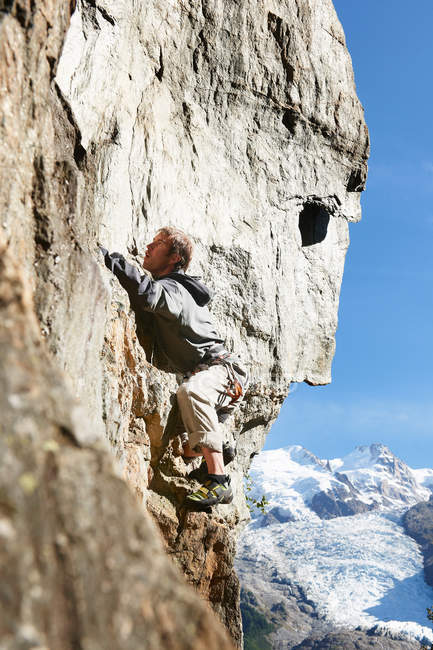 Man rock climbing, Chamonix, Haute Savoie, France — Stock Photo