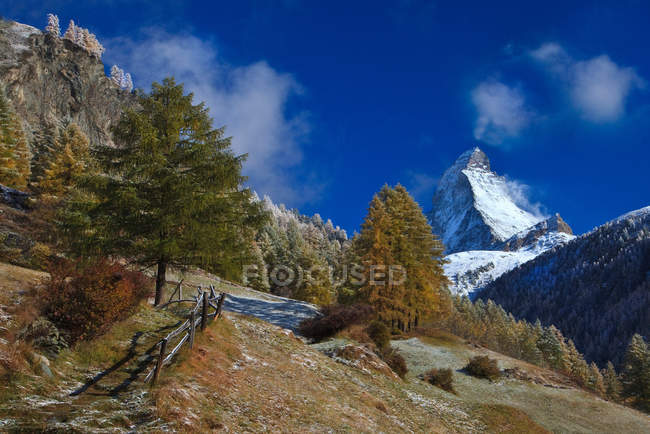 Tiempo en otoño en Zermatt - foto de stock
