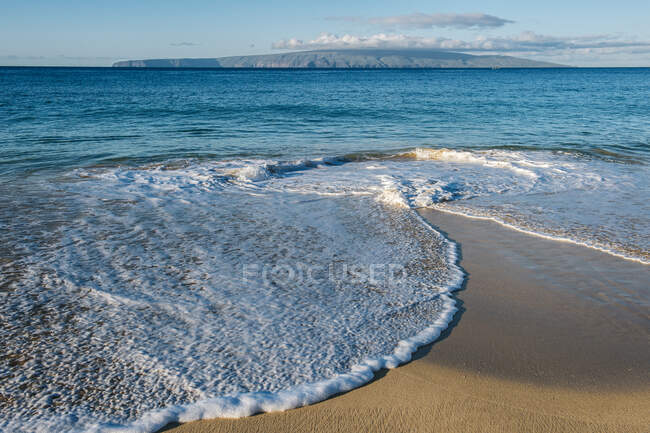 Marés oceânicas na praia, Maui, Havaí — Fotografia de Stock