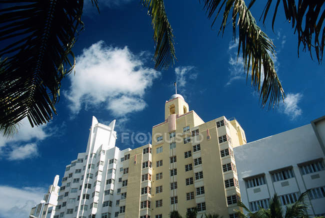 Vista de edificios en la playa sur miami - foto de stock