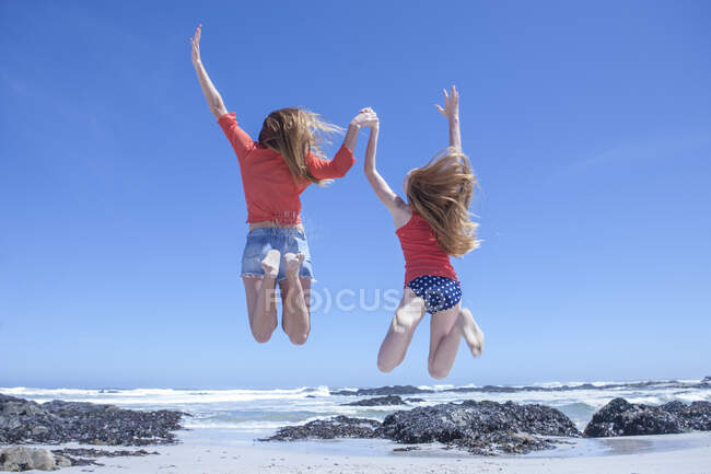 Children jumping on coast of Cape Town, South Africa — Stock Photo
