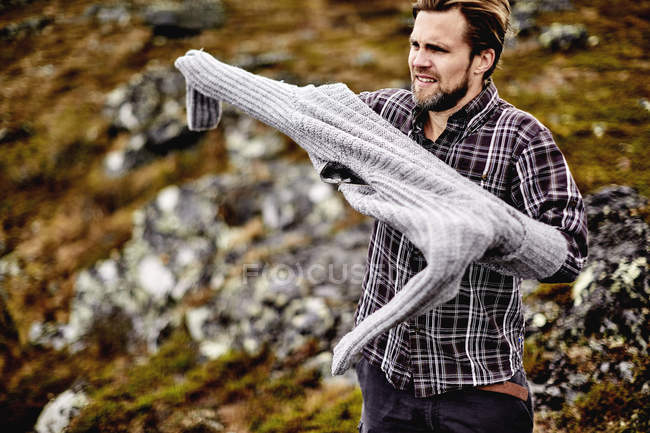 Escursionista che indossa maglione, Keimiotunturi, Lapponia, Finlandia — Foto stock