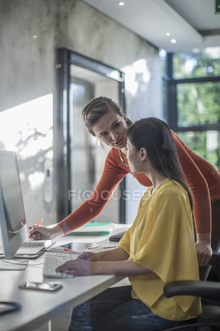 Woman in office working on computer — Stock Photo