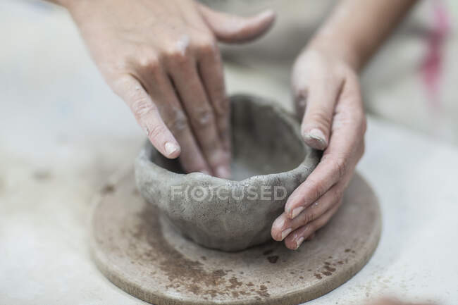 Cape Town, South Africa, moulding out clay bowl in ceramic workshop — Stock Photo