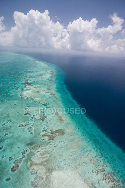Arrecife de barrera y paisaje marino - foto de stock