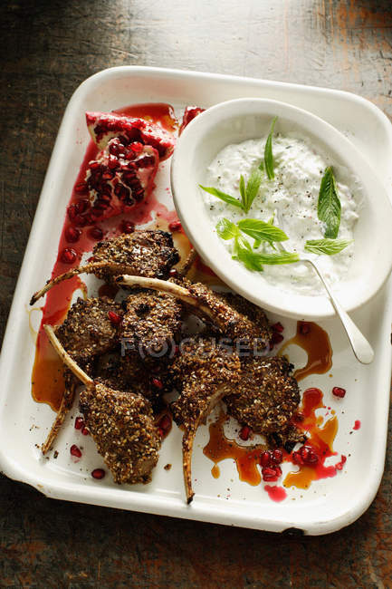 Plate of chops and yogurt sauce — Stock Photo