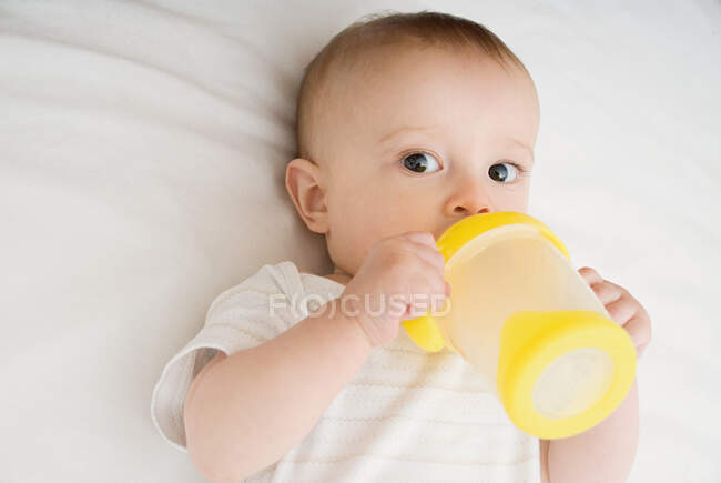 Baby drinking from bottle — Stock Photo