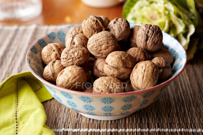 Bowl of walnuts on table — Stock Photo