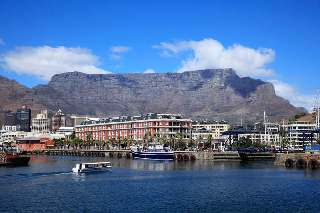 Cape town harbour in bright sunlight — Stock Photo