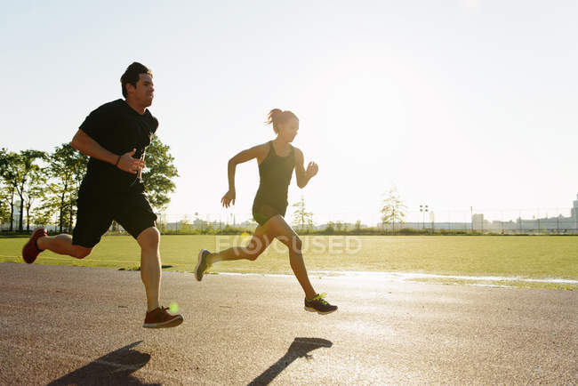 Couple running in city park early morning — Stock Photo