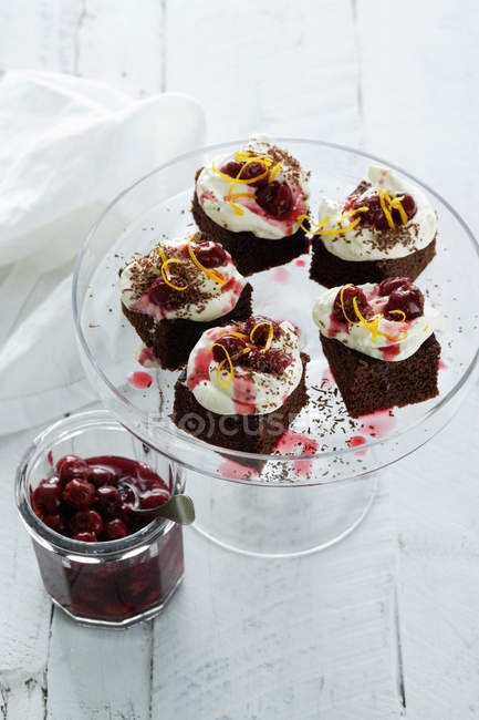 Platter of brownies and cream — Stock Photo