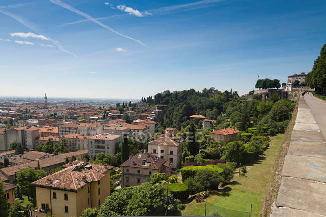 View of city on hillside — Stock Photo
