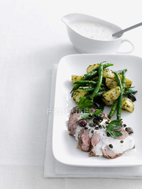 Carne con verdure arrosto — Foto stock