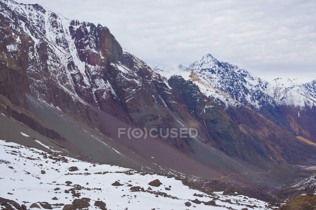 Заснеженная горная цепь, Сантьяго, Чили , — стоковое фото