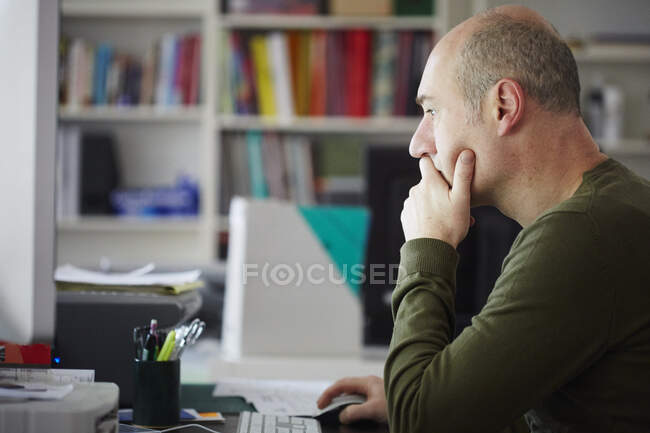 Mature man working in creative studio — Stock Photo