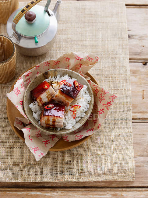 Рыба с перцем и рисом — стоковое фото