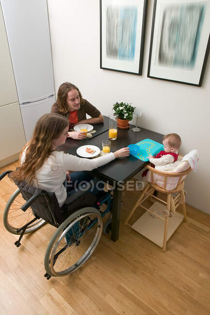 Family at dinner table — Stock Photo
