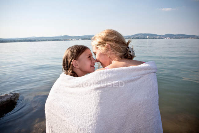 Mother and daughter wrapped in towel — Stock Photo