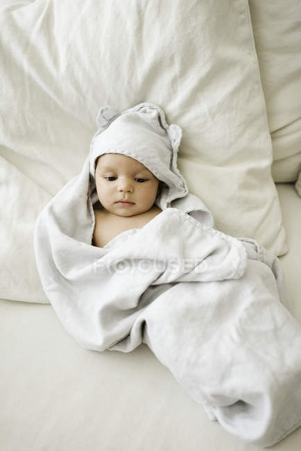 Portrait of baby boy wrapped in blanket, overhead view — Stock Photo