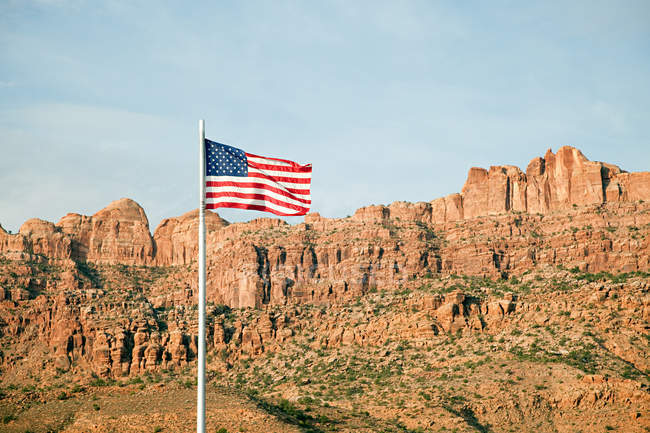 Bandera americana y borde de barra de oro - foto de stock