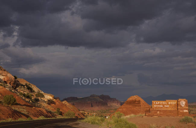 Location sign and storm clouds in Capitol Reef — Stock Photo
