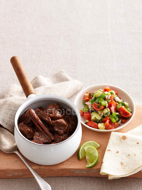 Braised meat in pan with vegetables — Stock Photo
