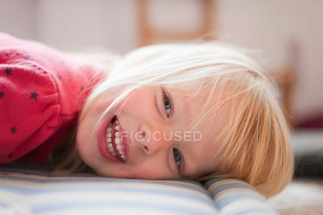 Close up de meninas sorridente rosto — Fotografia de Stock