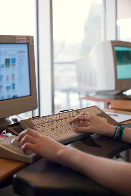 Someone using a specially adapted computer — Stock Photo
