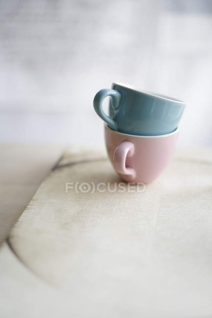 Coffee cups on wooden board — Stock Photo