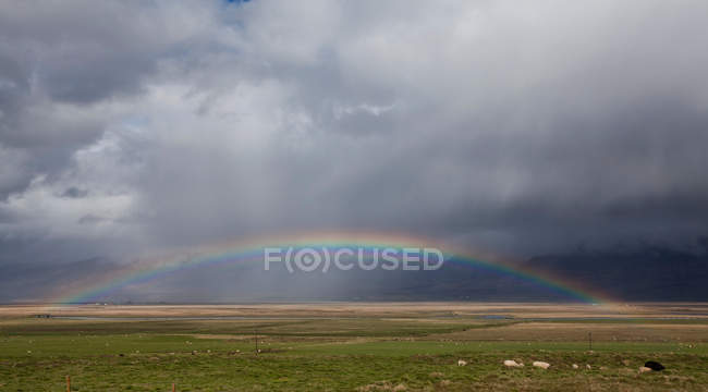 Rainbow stretching over landscape — Stock Photo