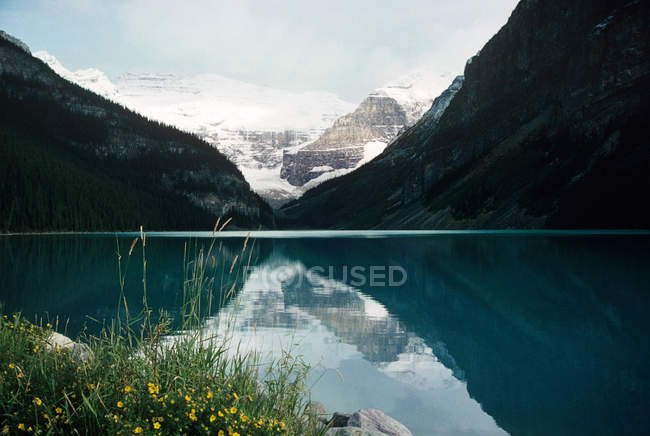 Scenic view of Lake louise — Stock Photo