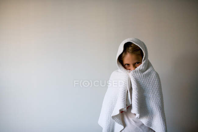 Girl wrapped in blanket — Stock Photo