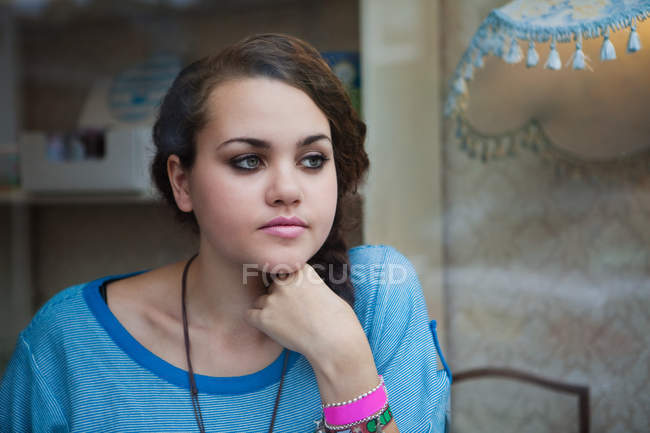 Young woman in looking away — Stock Photo