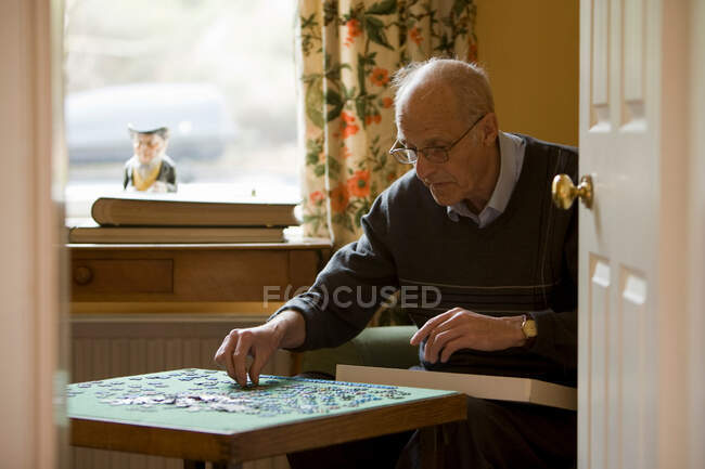 Time for a puzzle — Stock Photo