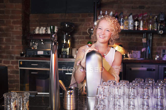 Bartender at bar in club — Stock Photo