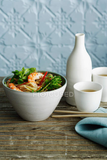 Bowl of shrimp with noodles — Stock Photo