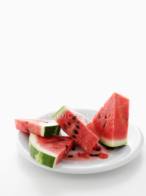 Fatias de melancia no prato — Fotografia de Stock