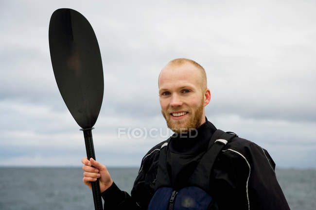 Retrato de kayak sonriente - foto de stock