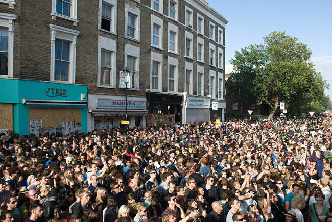 Multitudes en Notting Hill Carnival, Londres - foto de stock