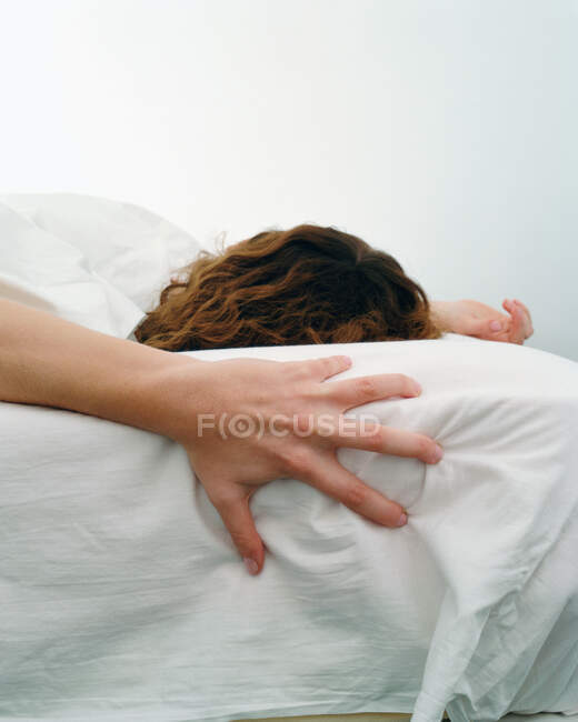 A woman having a nightmare — Stock Photo