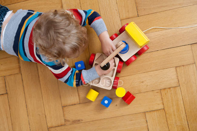 Overhead view of Boy playing on floor — Stock Photo