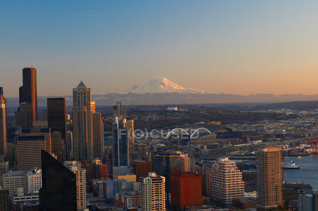 Seattle city skyline at sunset — Stock Photo