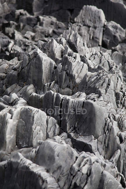 Primer plano de textura de rocas dentadas - foto de stock