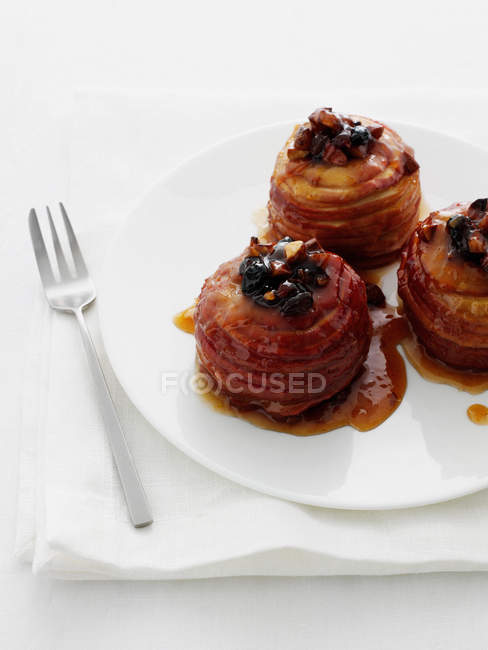 Baked apples with fruits — Stock Photo