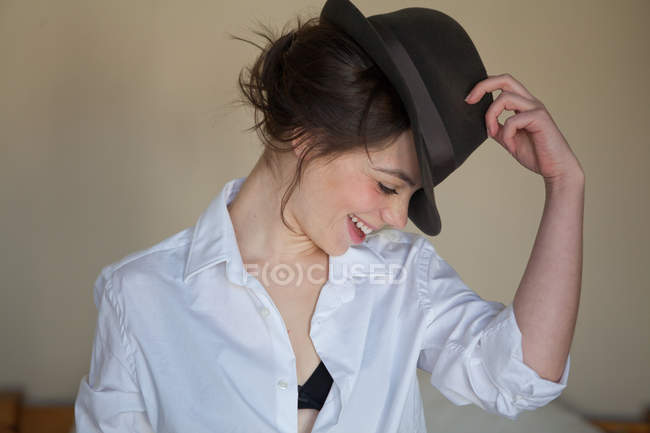 Young woman with fedora — Stock Photo