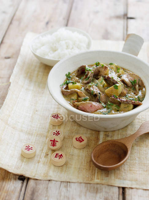 Bowl of meat and potato soup — Stock Photo