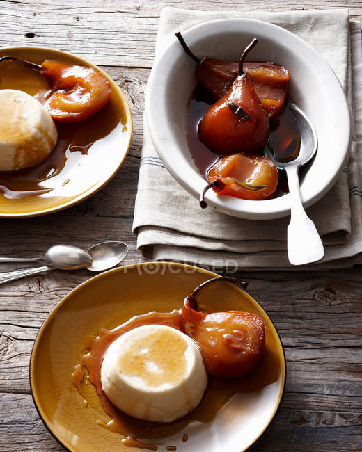 Stewed pears with custard — Stock Photo